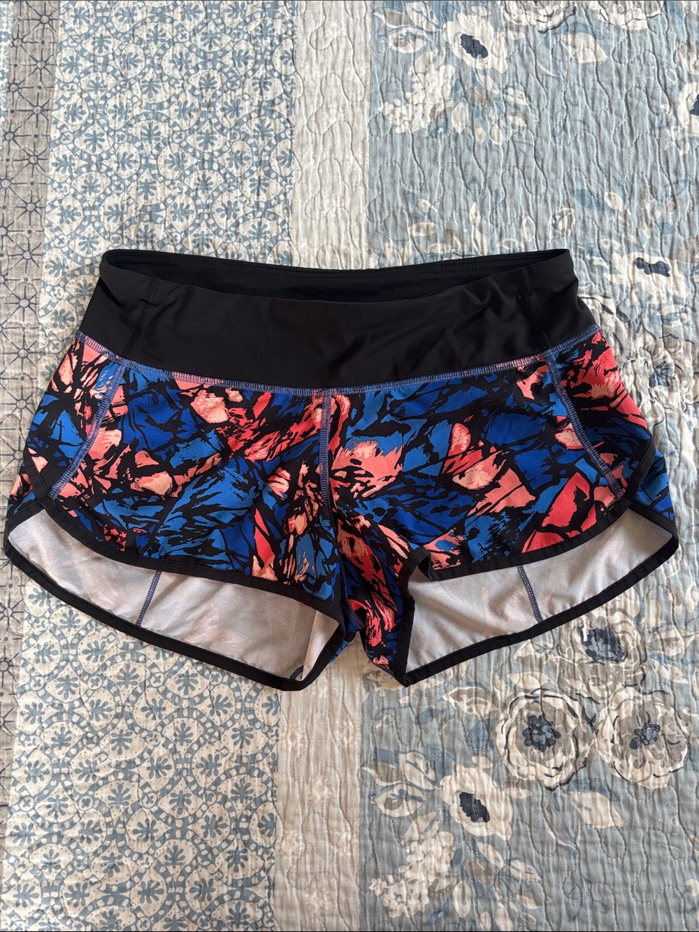 lululemon athletica Women's Blue and Coral Patterned Athletic Shorts size 4